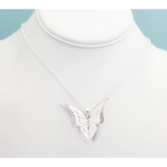 Sterling Silver Beautiful Butterfly Fairy Necklace - R26 - Picture 2 of 3